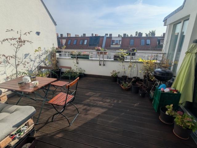 Zimmer / Dachgeschosswohnung mit großer Terrasse 17.10 31.10