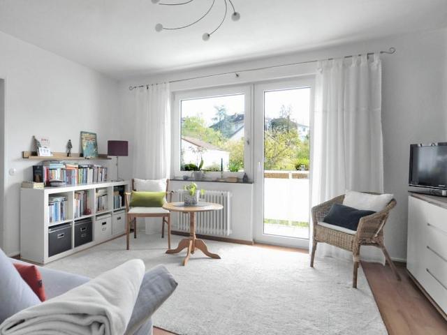 Zimmer in 2er WG in wunderschöner 3 Zimmer Wohnung