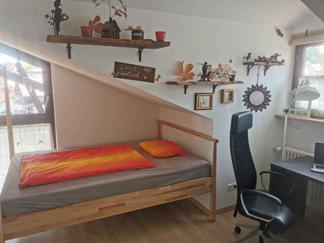 Zimmer in 2er WG zentral DG mit Seeblick 3 Zi Wohnung
