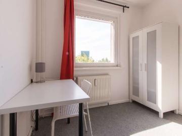 Friedrichsfelde, Berlin U-Bahn - Terrasse