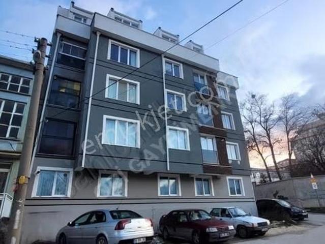 Zincirlikuyu'da Ara Kat Balkonlu Satılık 3+1 Özel Tasarım Daire