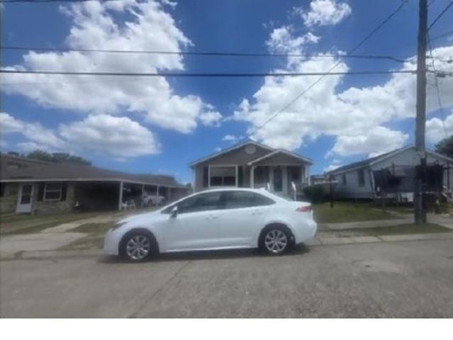 Zinnia Ave