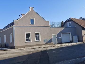 Zinshaus mit drei Eigenständigen Wohnungen mit Garten in zentraler Lage von Ternitz!