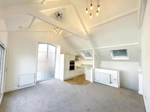 Zion Road, Torquay, TQ2 4 bed semi detached house to rent £1,375 pcm £317 pw