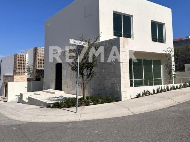 Zibata casa en renta en Condominio Agave