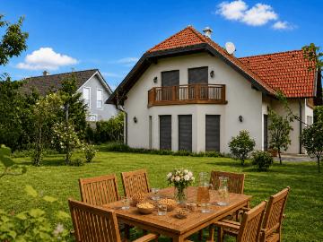 Ziegelmassivhaus in Ruhelage bei Baden 8 Zimmer, 2 Wohneinheiten möglich, großer Garten
