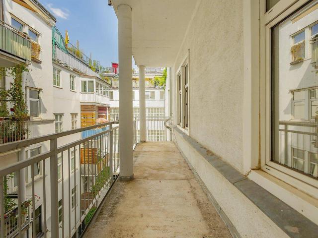 Zieglergasse hofseitiger 2 Zimmer Altbau mit 11,18m2 großem Balkon