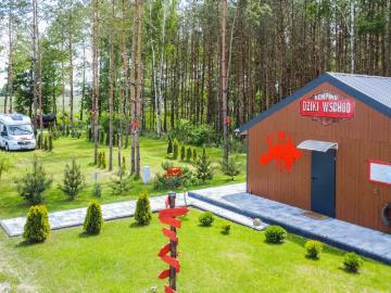 Zielony kemping z domem, atrakcjami i własnym biznesem