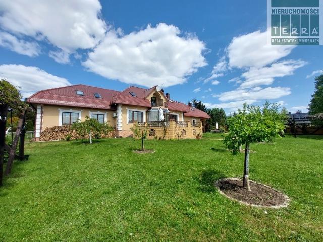 Obiekt turystyczno hotelowy z dużym ogrodem i garażem polecam!