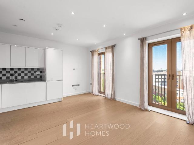 Ziggurat House, 25, Grosvenor Road, St. Albans AL1, 2 bed flat to rent, £2,100 pcm | PrimeLocation