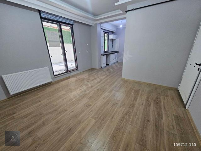 Zirve Emlak'tan Metroya Yakın Bahçe Kullanımlı Geniş 1+1 Daire