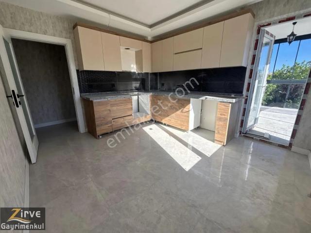 Zirveden Yıldırımda Giyinme Odalı Cam Balkonlu 3+1 Lüx Daire