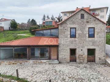 Zome Portugal Moradia T3 com terreno de 3500m2 para arrendamento ZMPT584213