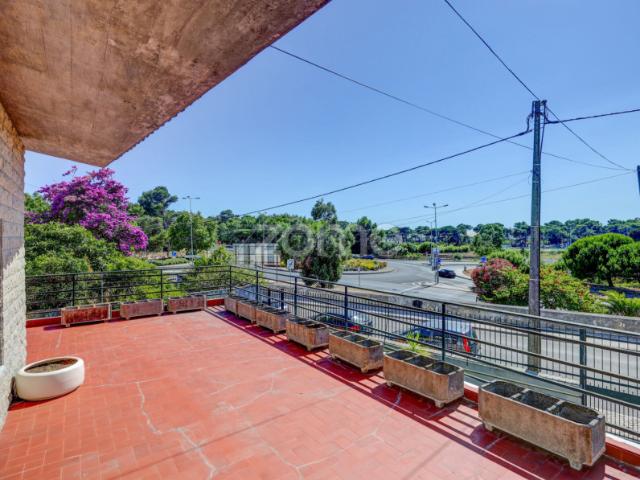 Zome Portugal Moradia T3 em Carcavelos – Conforto, Jardim e Excelente Localização ZMPT591811