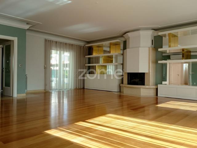 Zome Portugal Moradia T4 com 3 suites, ar condicionado e piscina na Costa da Guia. ZMPT591104
