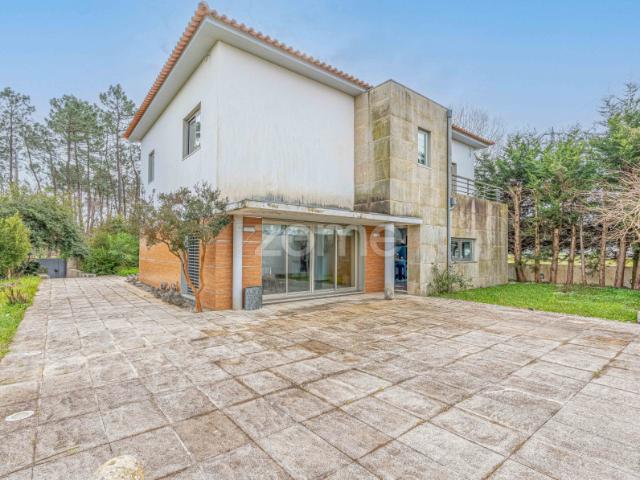 Zome Portugal Moradia T4 mobilada para Arrendamento Alvarães ZMPT578126