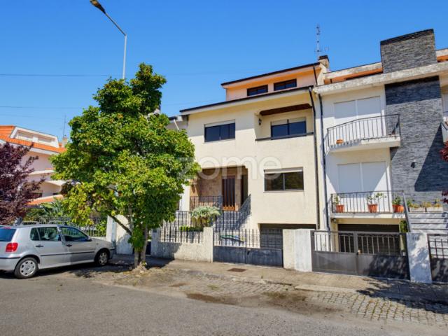 Zome Portugal Moradia T4 / T5 com Garagem | Quinta das Rosas, Vilar do Paraíso ZMPT592922