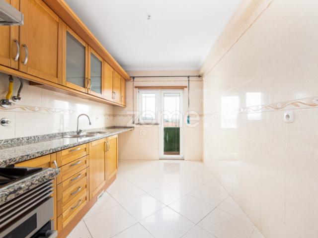 Zome Portugal Apartamento T2 no Centro da Quinta do Conde ZMPT592859