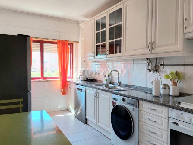 Zome Portugal Apartamento T2 com box para arrendar na Ribeirada ZMPT589941