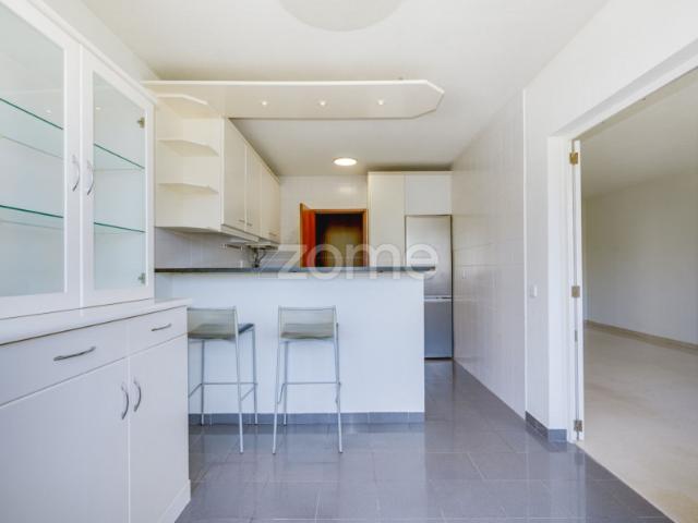 Zome Portugal Apartamento T2 com Garagem para Arrendamento Metro do Campo Grande ZMPT591905