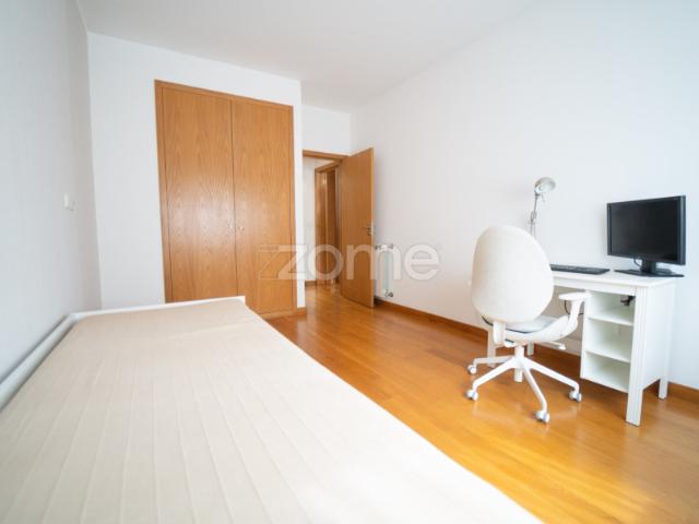 Zome Portugal Apartamento T2 com piscina para Arrendamento Condomínio Encosta do Sol ZMPT591316