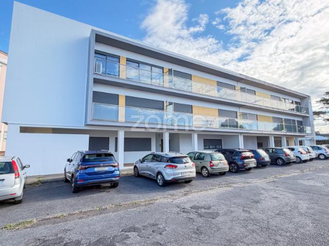 Zome Portugal Apartamento T2 para arrendamento em São Pedro, Ponta Delgada ZMPT591384
