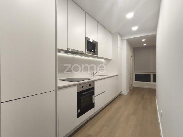 Zome Portugal Apartamento T3 Remodelado a Estrear com varanda em S.João do Estoril ZMPT593735