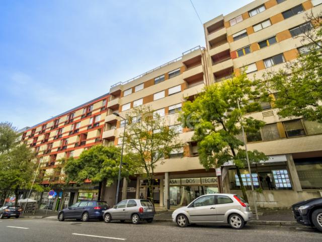 Zome Portugal Apartamento T3 todo renovado c/garagem na Av. de Londres em Guimarães ZMPT594062