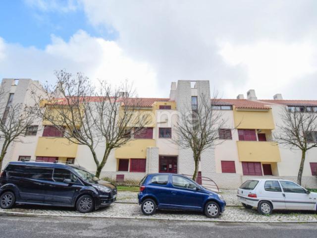 Zome Portugal T2 para arrendar no Belas Clube de Campo com Vista Golfe ZMPT585602