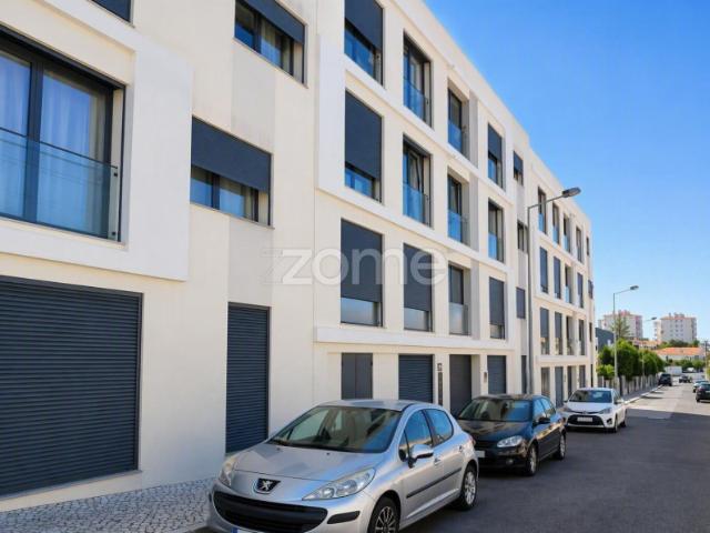 Zome Portugal T2 recente com estacionamento na Rebelva ZMPT593036
