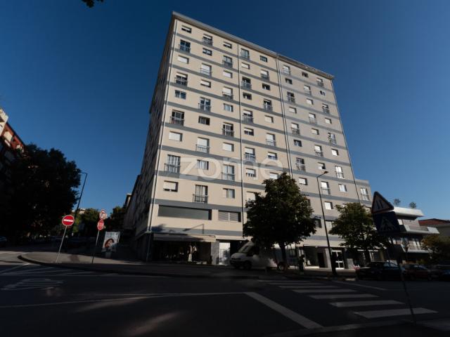 Zome Portugal T3+1 com 120 m², elevador e localização privilegiada ZMPT594364