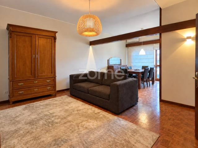 Zome Portugal T3+1 com escritório e varanda na R. Barão de Forrester – Cedofeita ZMPT594606