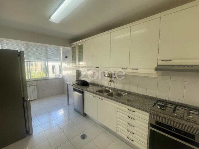 Zome Portugal T3 no Centro de Viseu | 2 WC | Cozinha Equipada | Garagem + Arrumo ZMPT592132