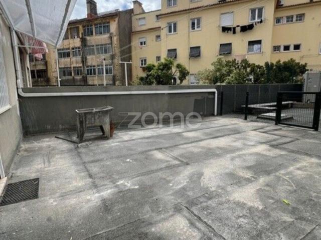 Zome Portugal T3 Renovado com Terraço de 60 m² e Elevador | Centro de Almada ZMPT590367