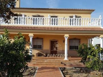 ZONA CAMPIÑUELA BAJA Parcela de 1250 con chalet compuesto por 2 viviendas independientes