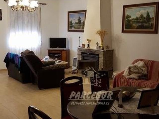 ZONA CAMPIÑUELA BAJA Parcela de 1250 con chalet compuesto por 2 viviendas independientes