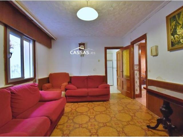 ZONA CENTRO PLAZA HABANA. Casa baja de 3 habitaciones y patio