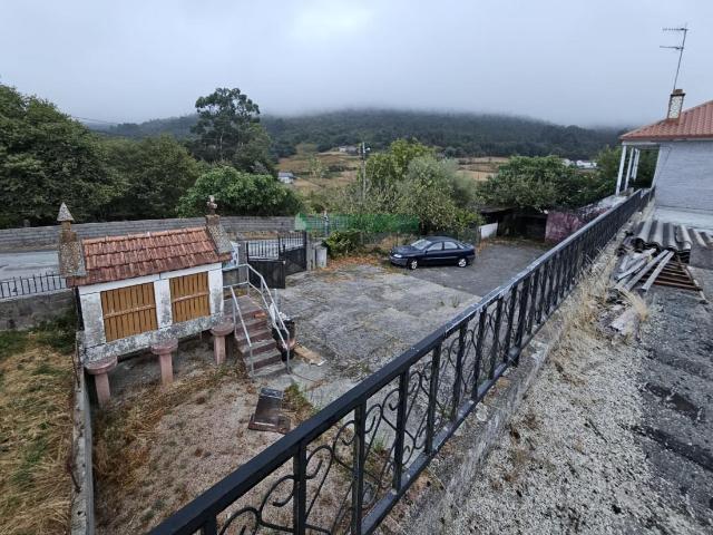 zona covelo conjunto de propiedades casa principal, nave, horreo, solar de 5000m2 aprox