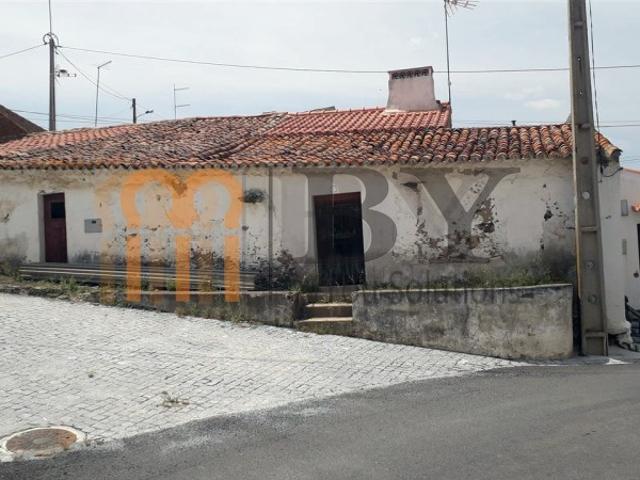 Casa para recuperar em Alcaria Longa, S. Miguel do Pinheiro