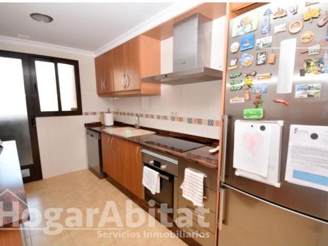¡ZONA DEL AYUNTAMIENTO! AMPLIO Y SOFISTICADO CON GARAJE, BALCÓN Y TRASTERO