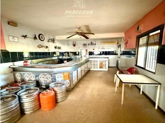 ZONA HIGUERON Oportunidad única en el corazón del barrio! Casa + negocio en venta