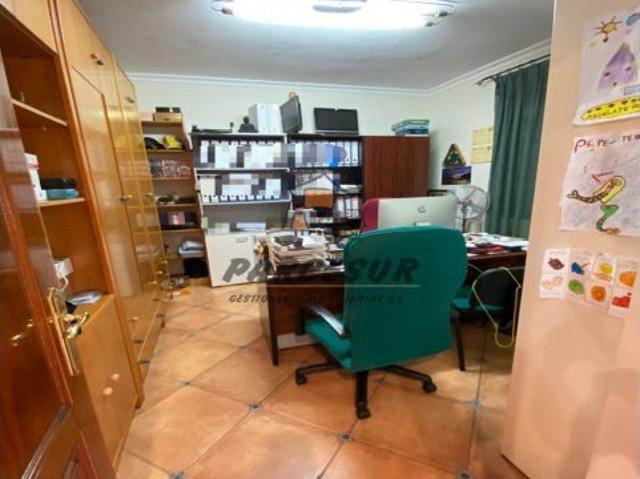 ZONA INJERTAL DE LAS CUEVAS Parcela con gran casa y piscina