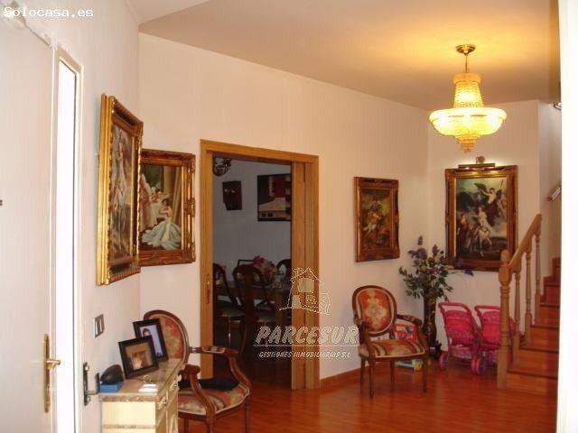 ZONA LA BARQUERA Parcela de 750 m2 con casa de 320 m2 con 6 dormitorios, piscina
