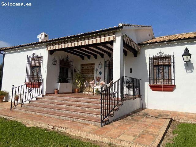 ZONA LA GORGOJA Parcela de terreno de 2.250 m2 con casa de 160m2, piscina y salon campero