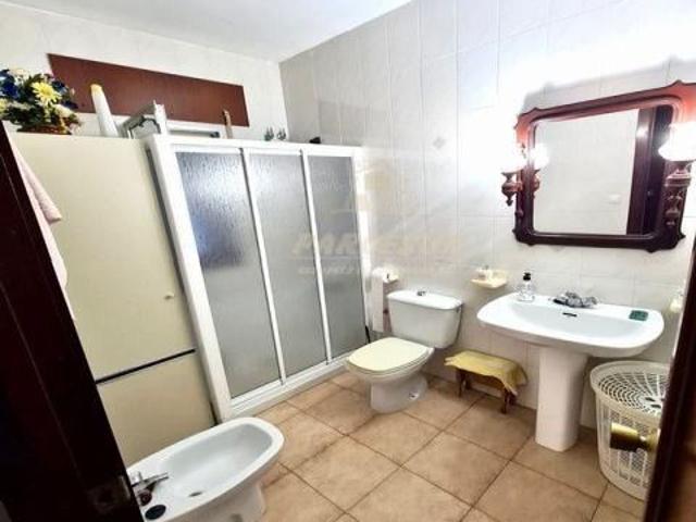 ZONA LAS JARAS HIPOTECABLE. Parcela de unos 1090 m con casa y piscina