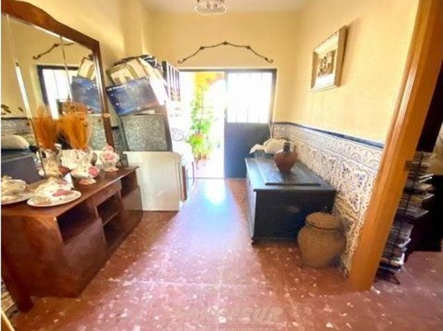 ZONA LAS QUEMADAS Parcela de terreno de 930 m2 con casa de 155 m2 y piscina