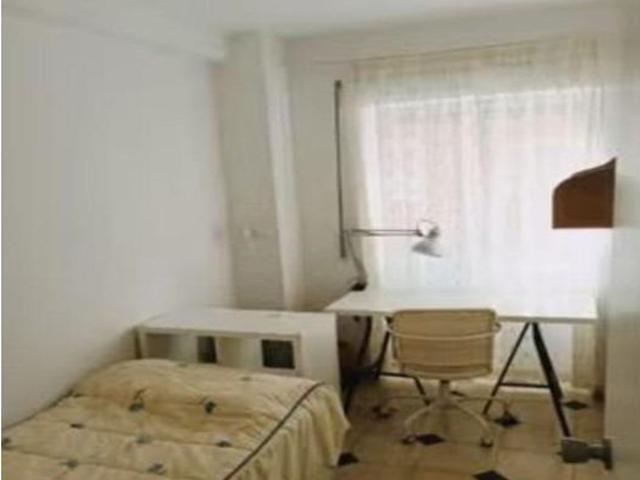 Zona Sur Reina Mercedes, junto Facultades. Excelente vivienda de 3 habitaciones se alquila. ESTUDIAN