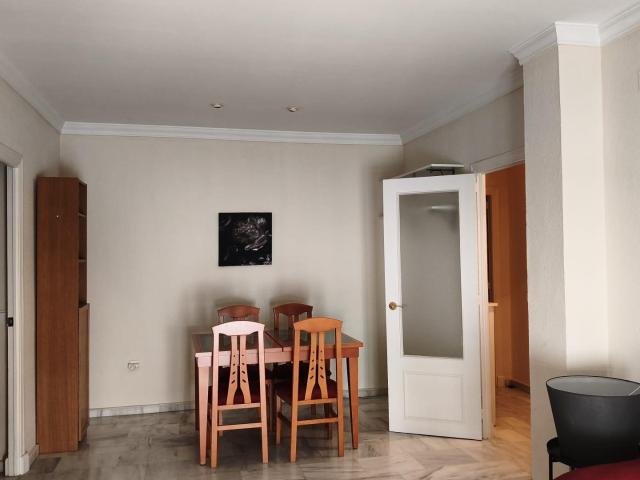 Zona San Marcos. Vivienda de tres dormitorios amueblada con plaza de garaje