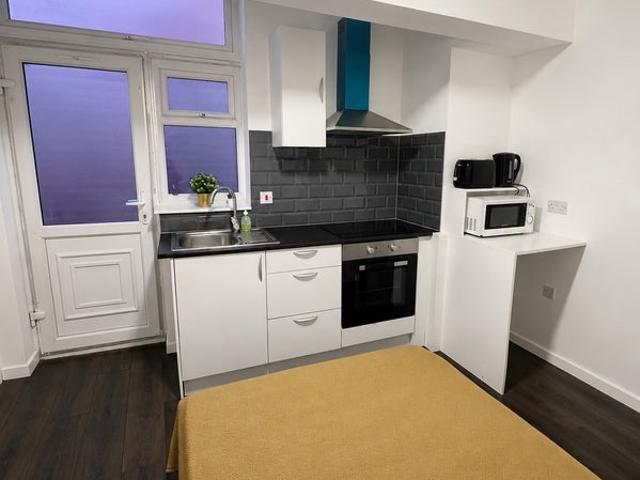 Zone 2, Cheap Studio Flat Walking Distance Station