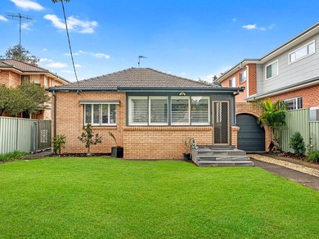 Zoned R3 Walk to Coles and Station